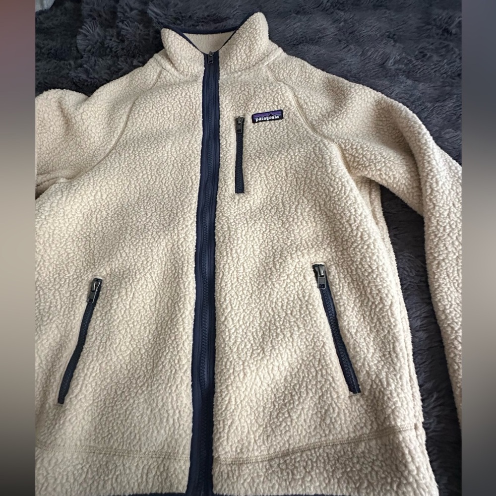 Patagonia Beige Fleece Jacket with Navy Trim - Picture 2 of 6